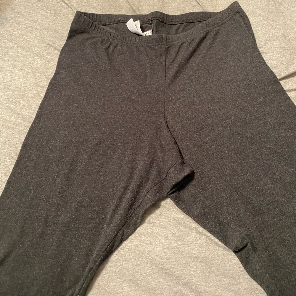 dark gray leggings